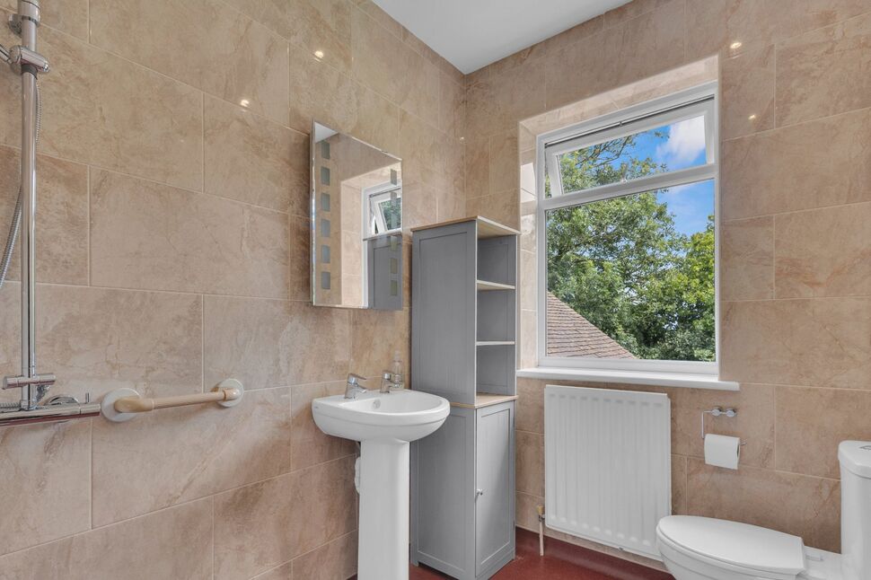 En-Suite Bathroom