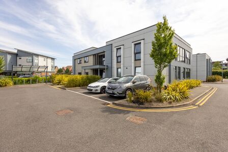 Spindle Close, 2 bedroom  Flat for sale, £250,000
