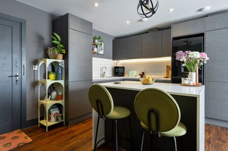 2 bedroom Flat for sale