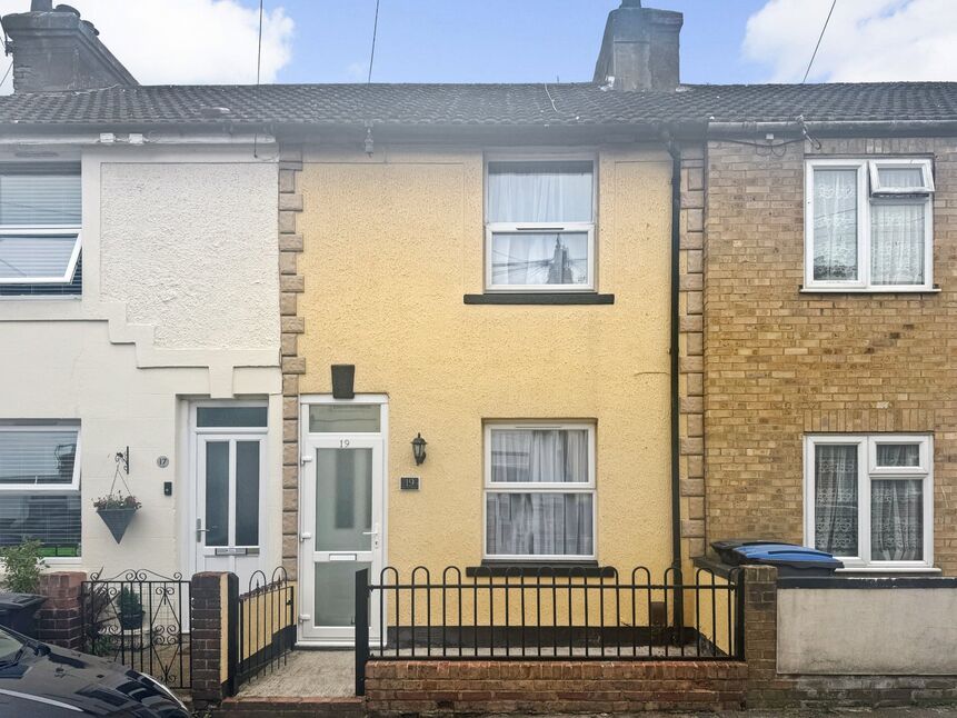 Main image of 3 bedroom Mid Terrace House for sale, Wyndham Road, Dover, Kent, CT17