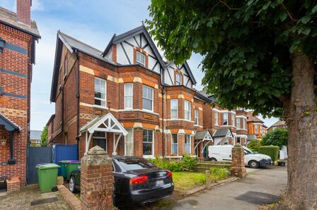 Marten Road, 5 bedroom Semi Detached House for sale, £775,000