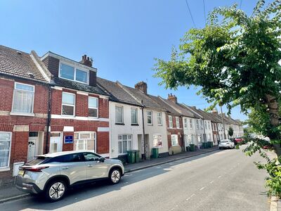 4 bedroom Mid Terrace House for sale