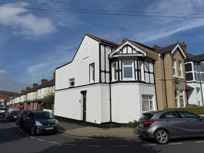 2 bedroom Mid Terrace House for sale
