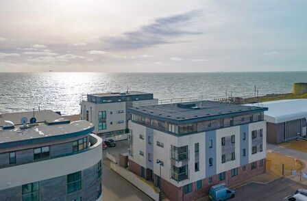 Fishermans Beach, 1 bedroom  Flat for sale, £210,000