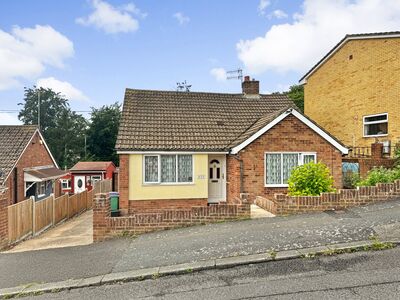 Downs Road, 2 bedroom Detached Bungalow for sale, £375,000