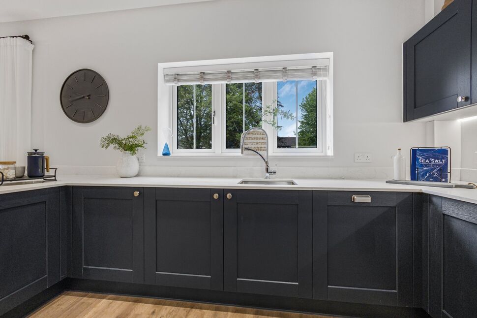 Kitchen / Dining Area