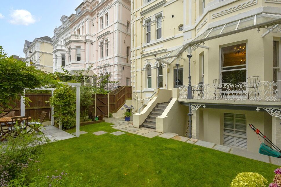 Main image of 2 bedroom Flat for sale, Augusta Gardens, Folkestone, Kent, CT20