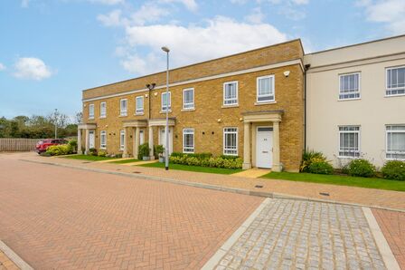 Hurricane Way, 2 bedroom Mid Terrace House for sale, &pound;350,000