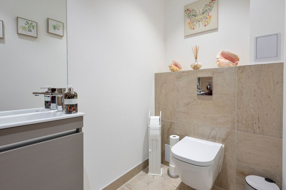 Cloakroom / WC