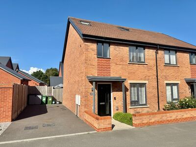 4 bedroom Semi Detached House for sale
