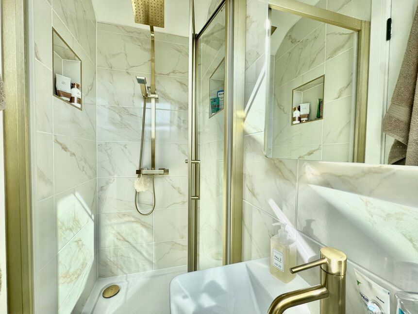 En-Suite 2