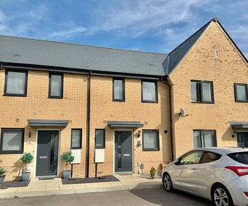 2 bedroom Mid Terrace House for sale