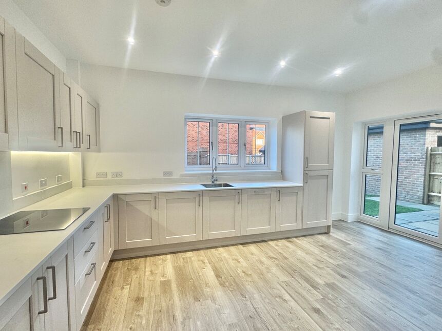 Kitchen / Dining Area