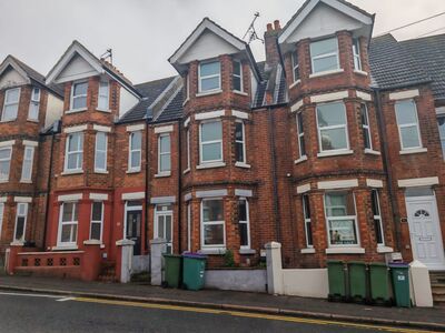 3 bedroom Mid Terrace House to rent