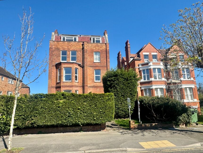 Main image of 2 bedroom Flat for sale, Shorncliffe Road, Folkestone, Kent, CT20