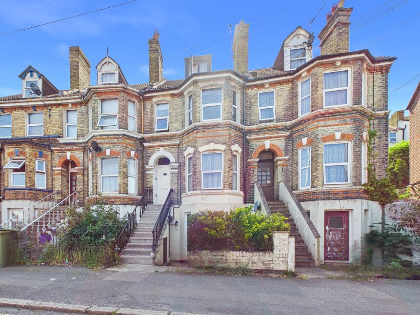 2 bedroom Flat for sale