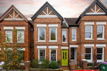 4 bedroom Mid Terrace House for sale