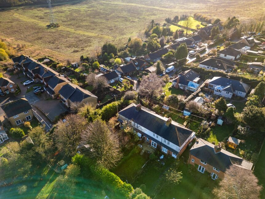 3 bedroom Mid Terrace House for sale