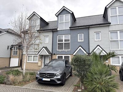 Eton Walk, 3 bedroom Mid Terrace House to rent, £1,650 pcm