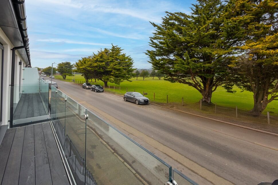 Main image of 2 bedroom Flat for sale, South Road, Hythe, Kent, CT21