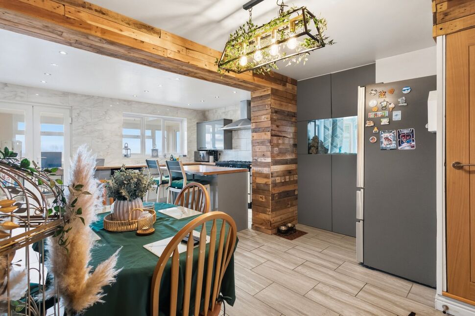 Kitchen / Breakfast Room