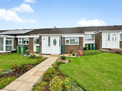 2 bedroom Mid Terrace Bungalow for sale