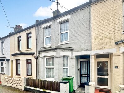 2 bedroom Mid Terrace House for sale