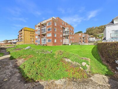 The Riviera, 2 bedroom Flat for sale, &pound;235,000