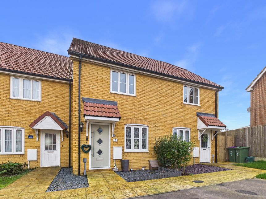 2 bedroom Mid Terrace House for sale