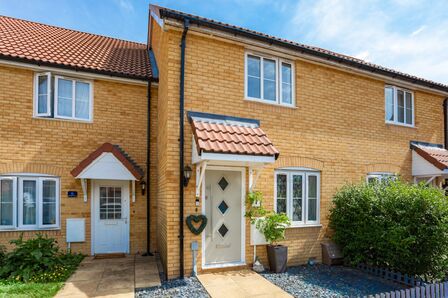 Hagger Drive, 2 bedroom Mid Terrace House for sale, &pound;270,000