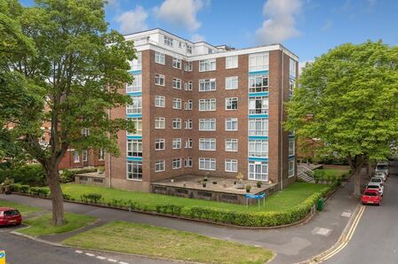 2 bedroom Flat for sale