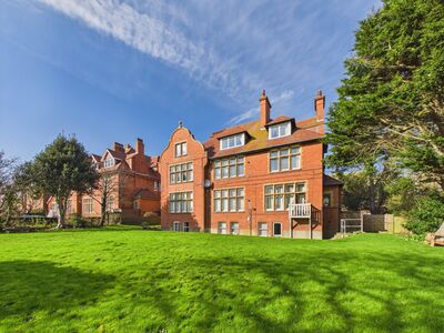 Sandgate Road, 2 bedroom Flat for sale, &pound;325,000