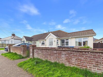 Victoria Road, 2 bedroom Semi Detached Bungalow for sale, &pound;285,000