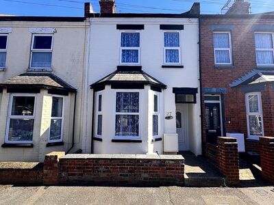 Frampton Road, 3 bedroom Mid Terrace House to rent, &pound;1,395 pcm