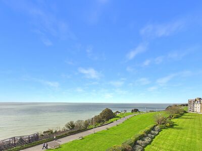 Clifton Crescent, 2 bedroom Flat for sale, &pound;330,000