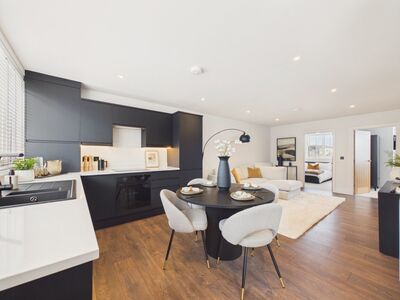 Spindle Close, 2 bedroom Flat for sale, &pound;265,000