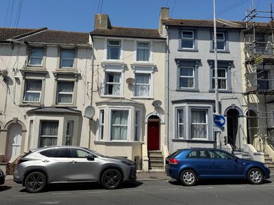 2 bedroom Flat for sale