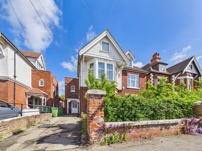 3 bedroom Flat for sale