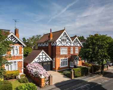 6 bedroom Detached House for sale