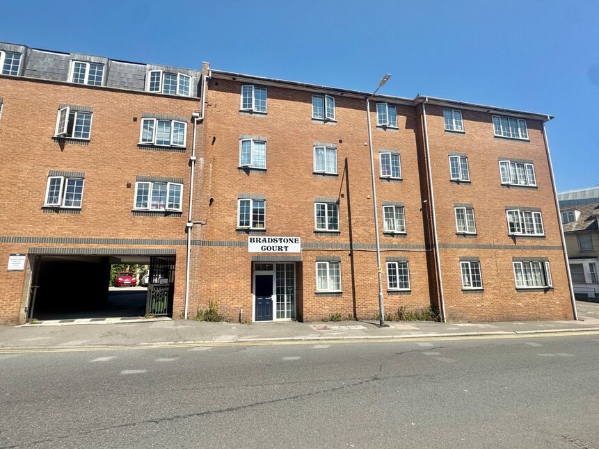 Main image of 2 bedroom Flat for sale, Bradstone Road, Folkestone, Kent, CT20
