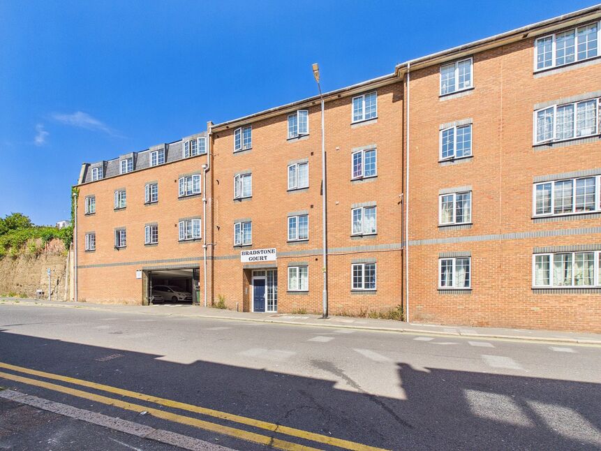 2 bedroom Flat for sale
