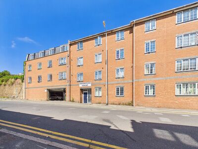 2 bedroom Flat for sale