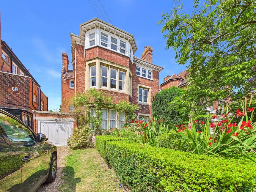 Main image of 2 bedroom Flat for sale, Earls Avenue, Folkestone, Kent, CT20