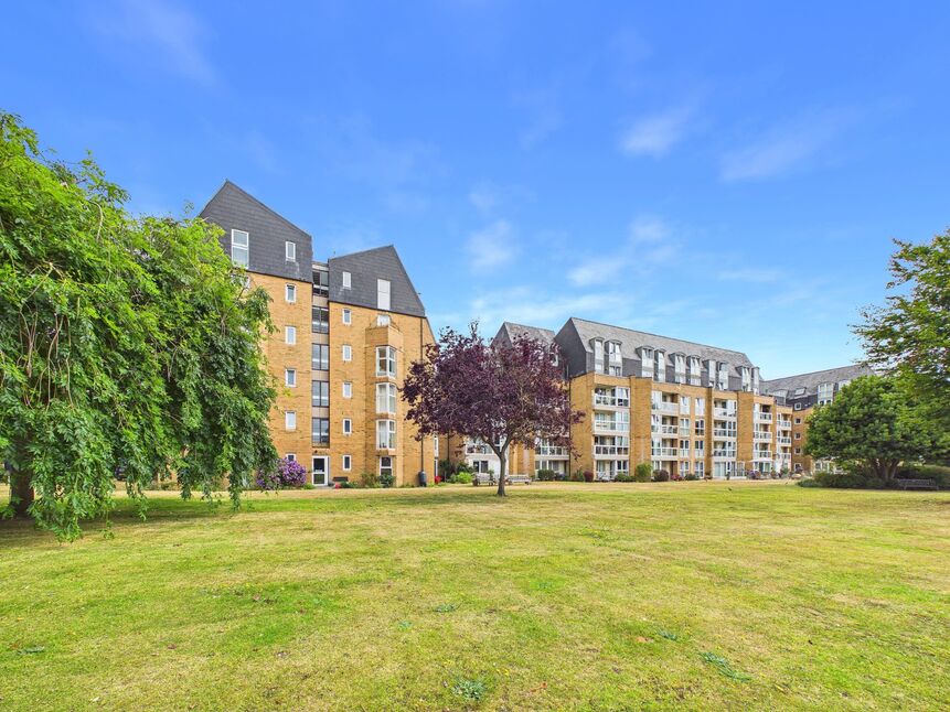 Main image of 1 bedroom Flat for sale, Sandgate Road, Folkestone, Kent, CT20