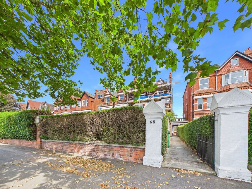 3 bedroom Flat for sale