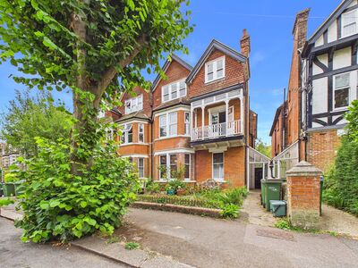 2 bedroom Flat for sale