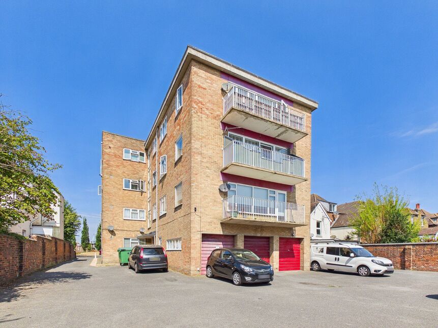 Main image of 2 bedroom Flat for sale, Radnor Park Road, Folkestone, Kent, CT19