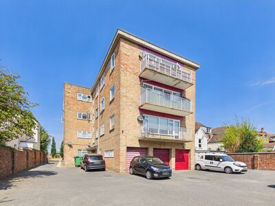 2 bedroom Flat for sale