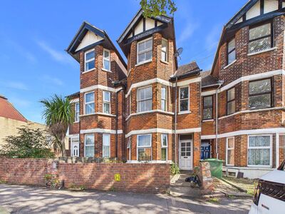 4 bedroom Flat for sale