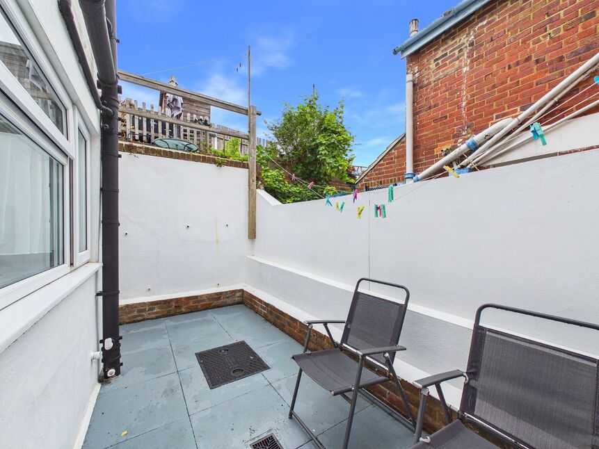 Main image of 1 bedroom Flat for sale, Thanet Gardens, Folkestone, Kent, CT19